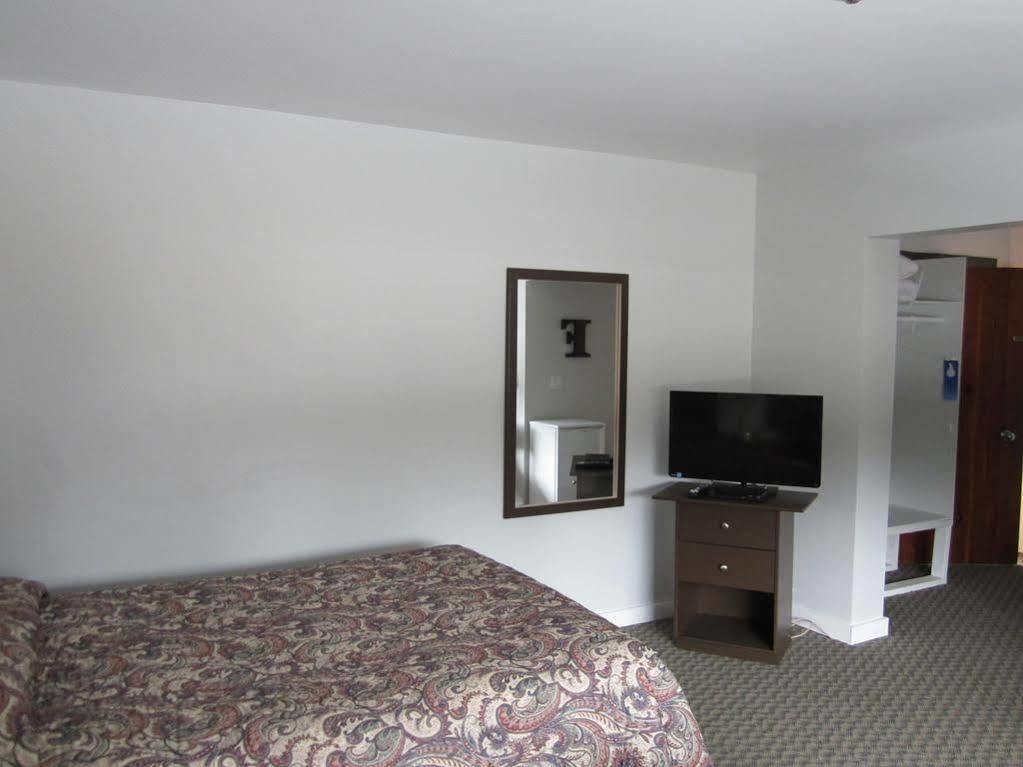 Bell Mountain Motel Mcbride Bagian luar foto